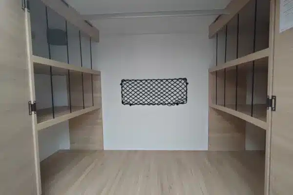 Compartiment de rangement en bois avec étagères latérales