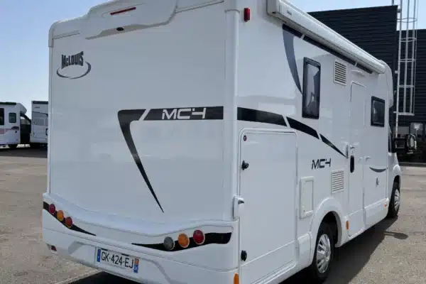 Camping-car McLouis MC4 blanc vue arrière